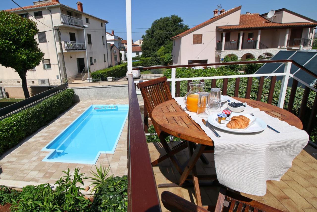 Apartment Nana Ровинь Экстерьер фото
